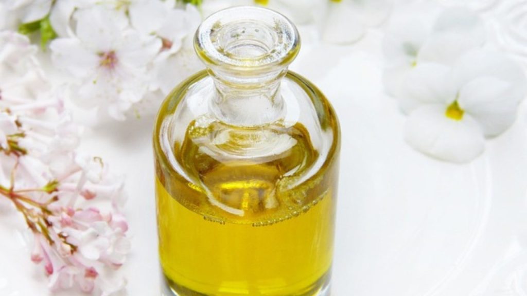 Jasmine Oil Benefits for Hair